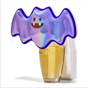 Bath & Body Works Halloween Bat Neon Glow Wallflower Plug